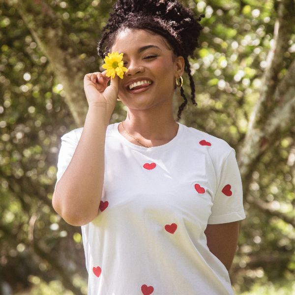 Camiseta Corazones Atomizados